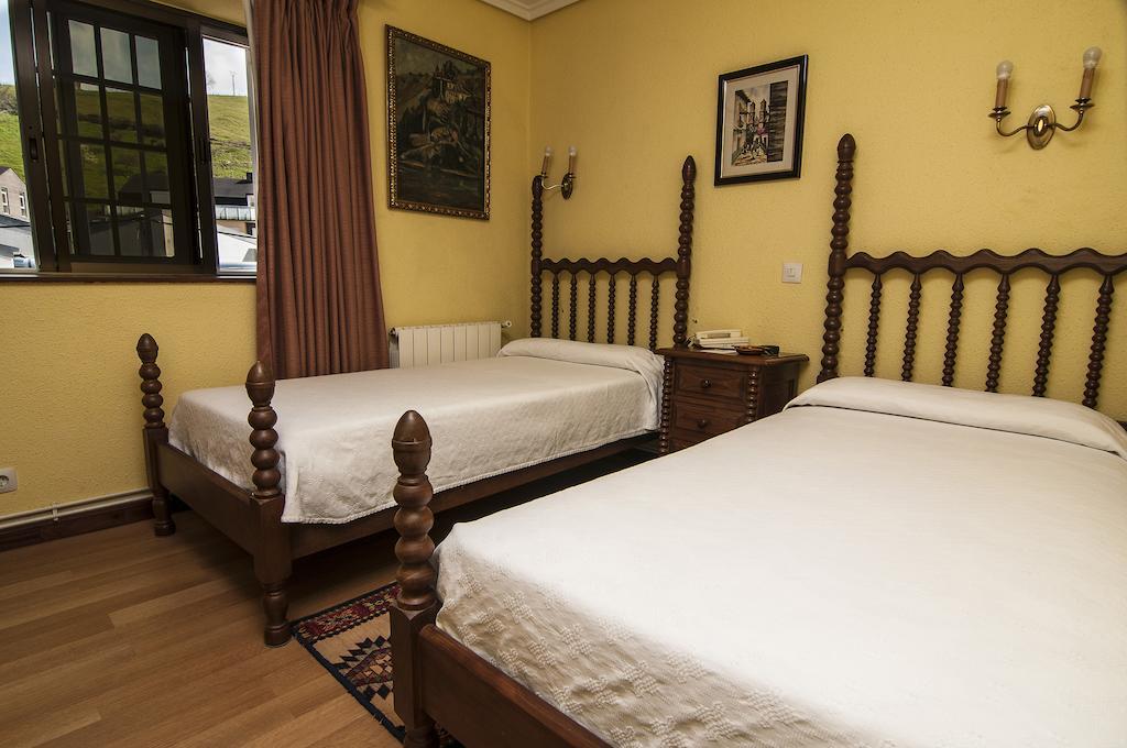 Riodeva Otel Unquera Oda fotoğraf