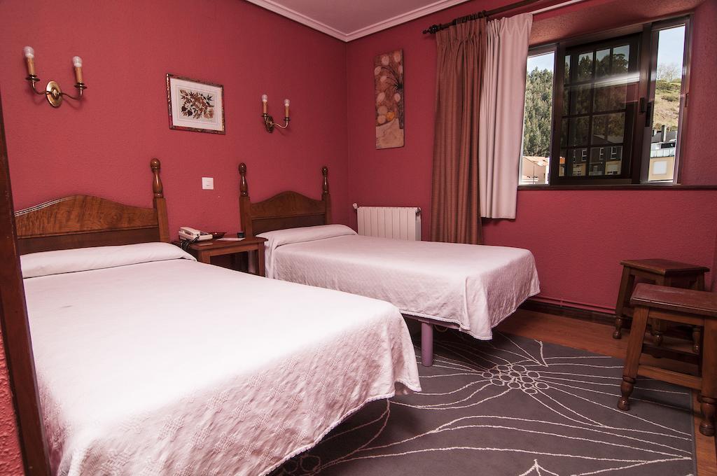 Riodeva Otel Unquera Oda fotoğraf