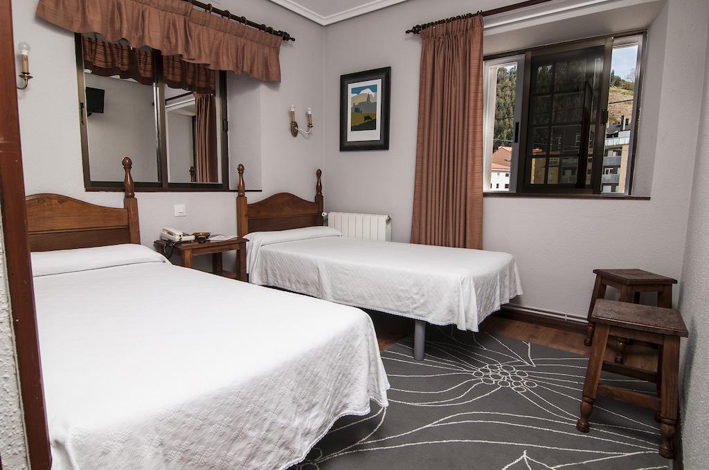 Riodeva Otel Unquera Oda fotoğraf